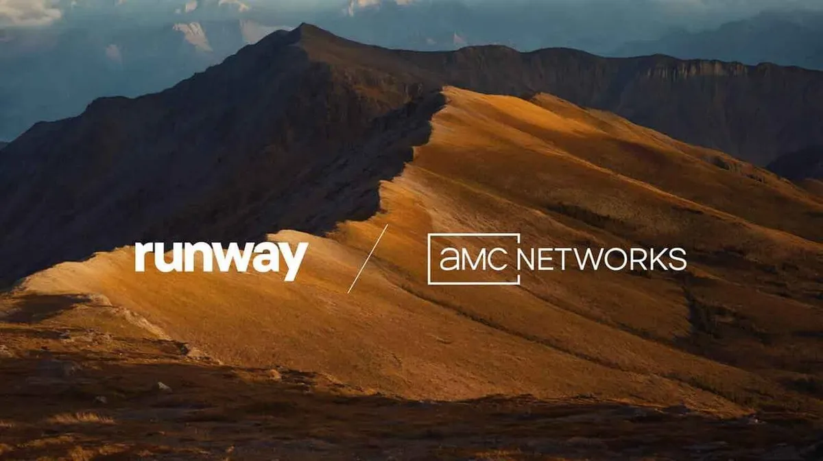 Mäeahelik, mille harjad on valgustatud pehme kuldse valgusega päikeseloojangul või -tõusul. Esiplaanil on tekst 'runway' ja 'AMC Networks', eraldatud diagonaalse valge joonega.