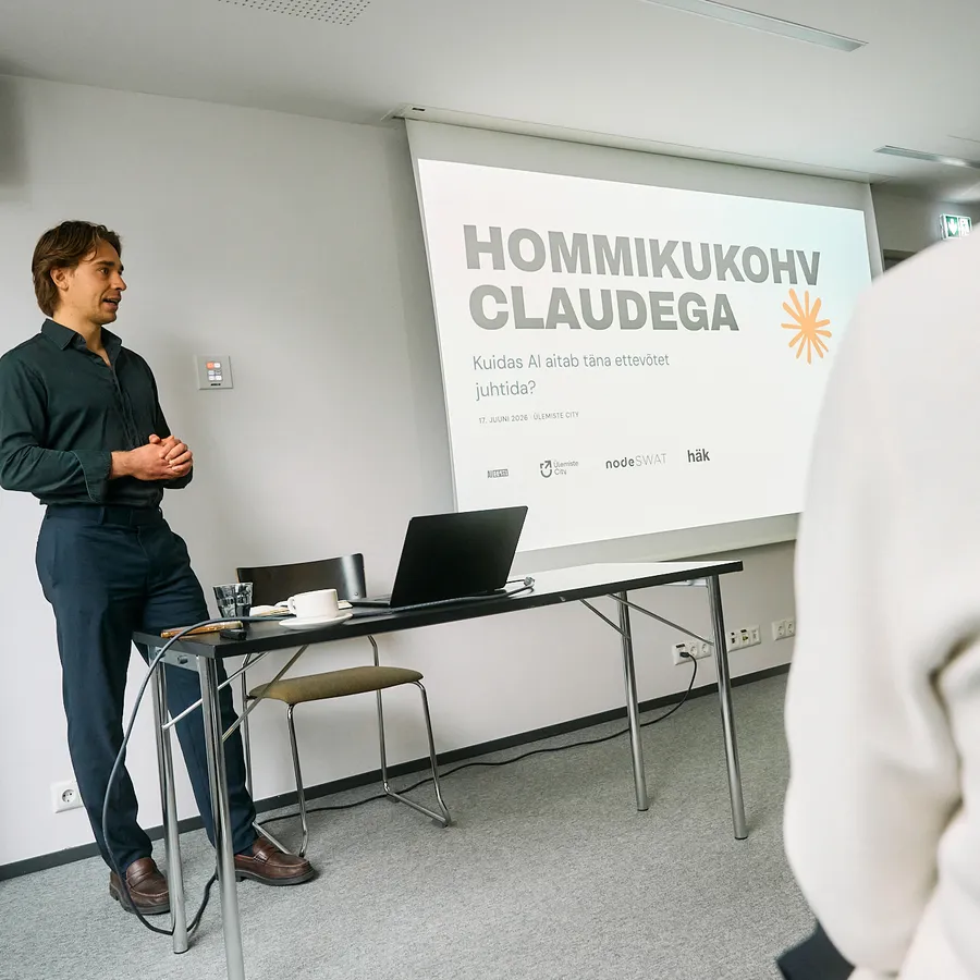 Esineja Hommikukohv Claudega ürituse avaslaidi kõrval